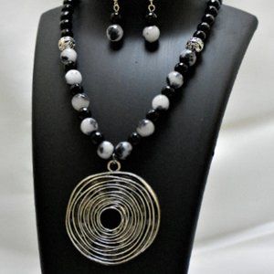 Silver Pendant Necklace With Agate Beads Earrings
